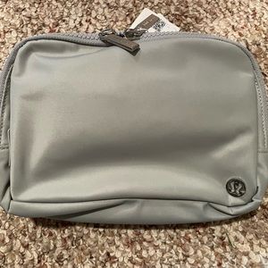 Lululemon LARGE everywhere belt bag